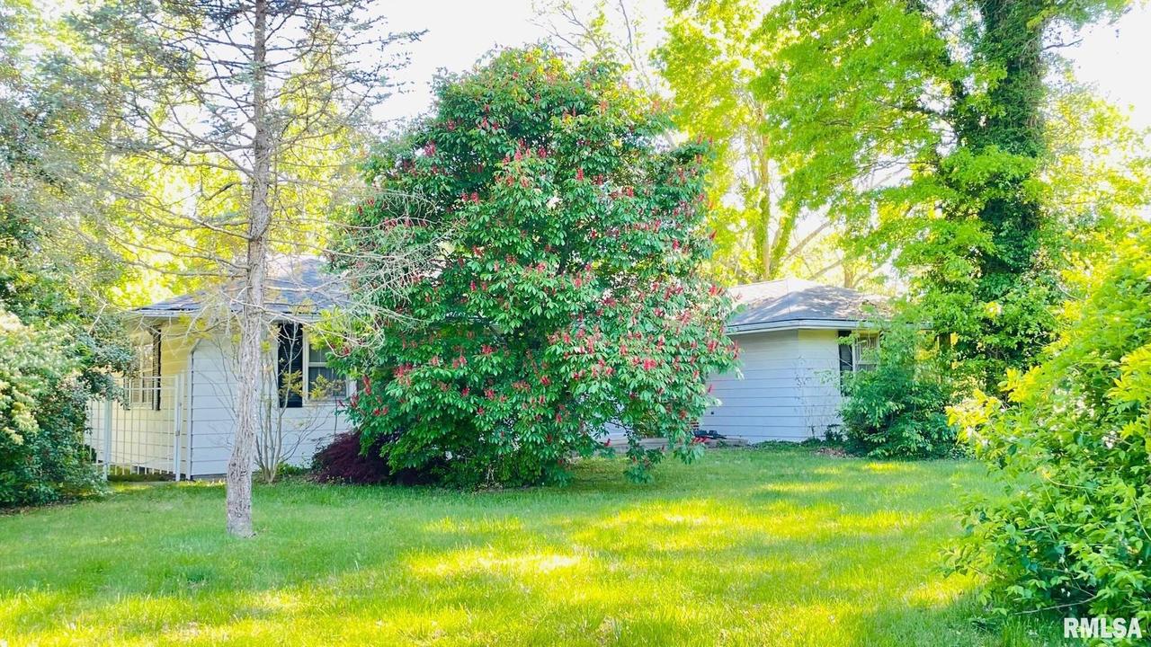 1531 E Walnut St., Carbondale, IL 62901