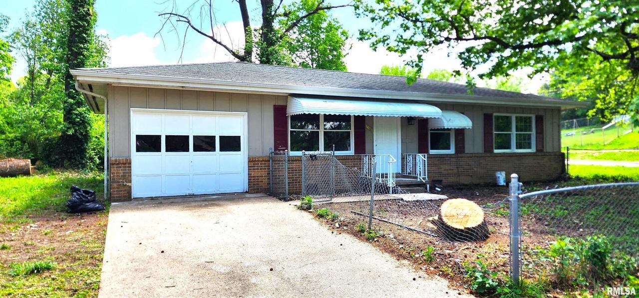 302 N Rains, West Frankfort, IL 62896