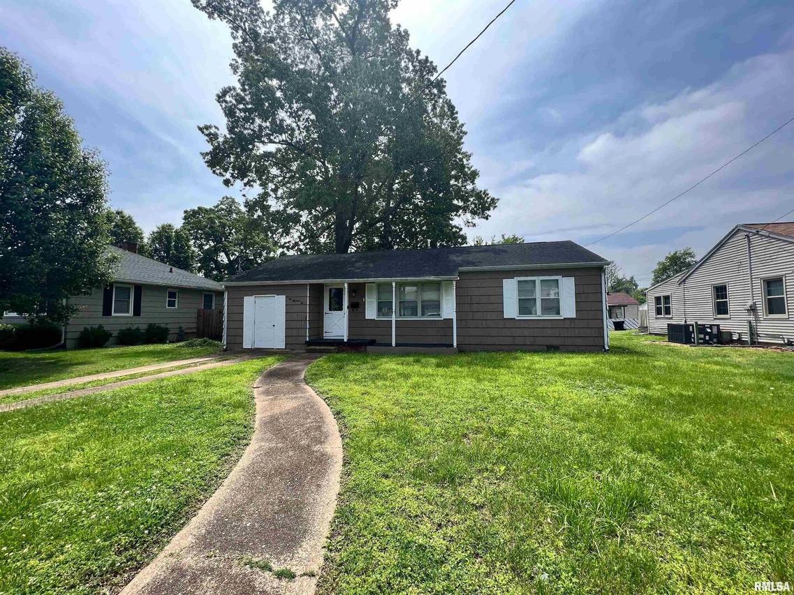 110 Oak Ln., Metropolis, IL 62960