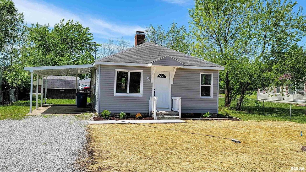 115 Meyer St., Flora, IL 62839