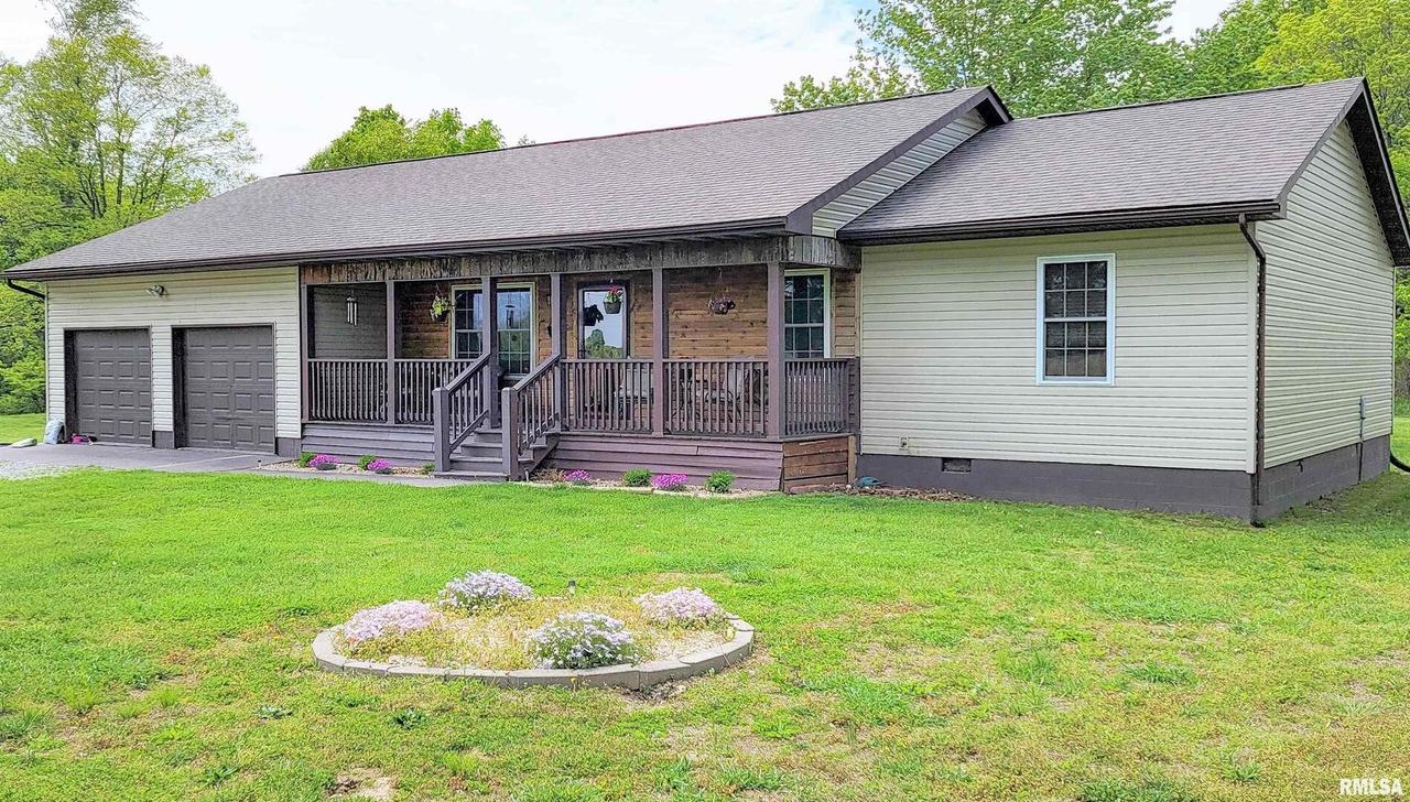 2517 Cherrybark Ln., Flora, IL 62839