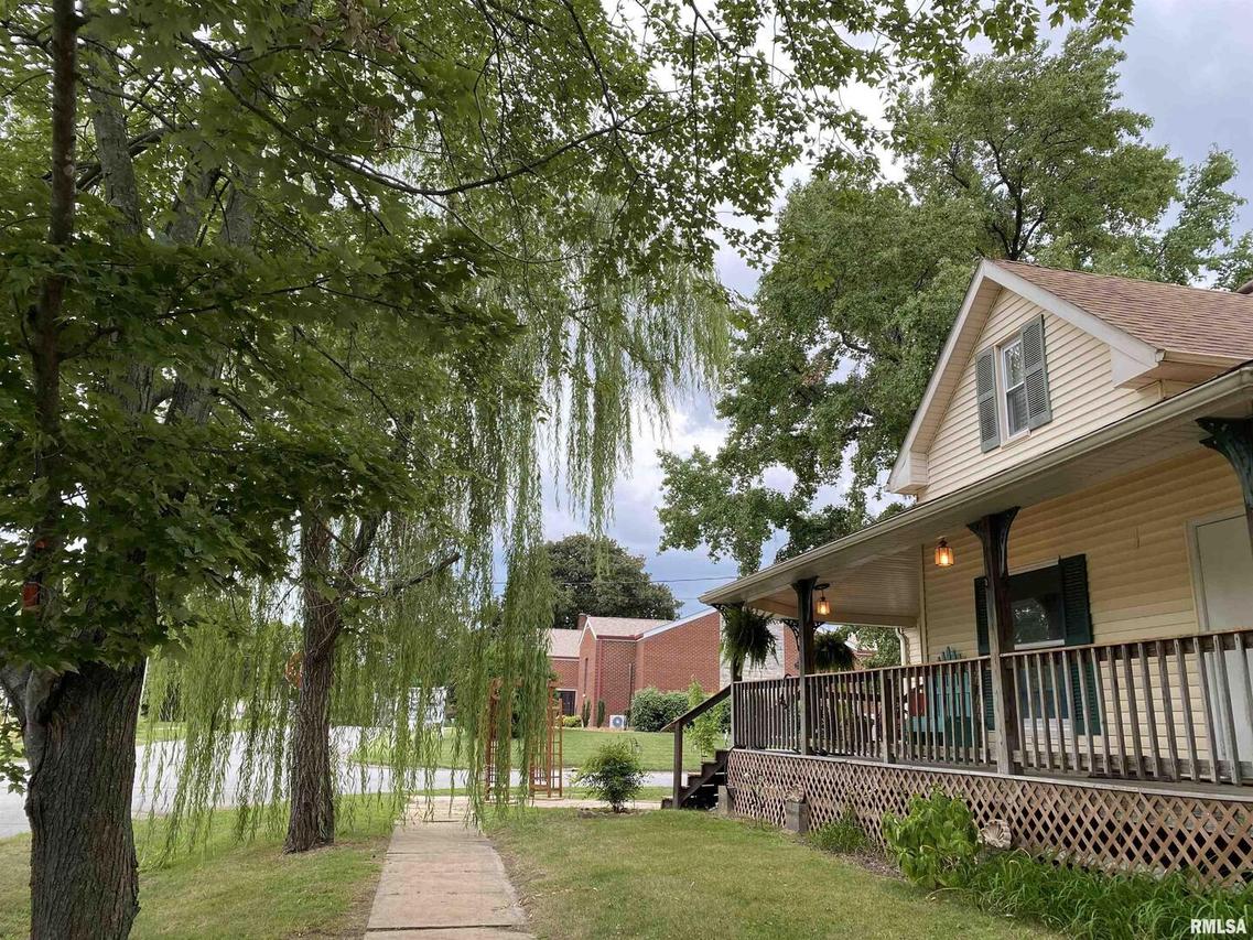 202 E Matthew St., Sesser, IL 62884