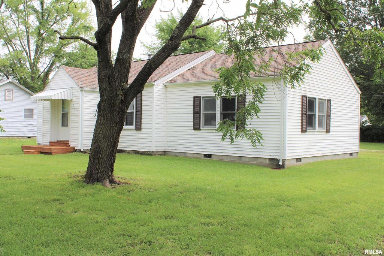 418 Penfield St., Odin, IL 62870