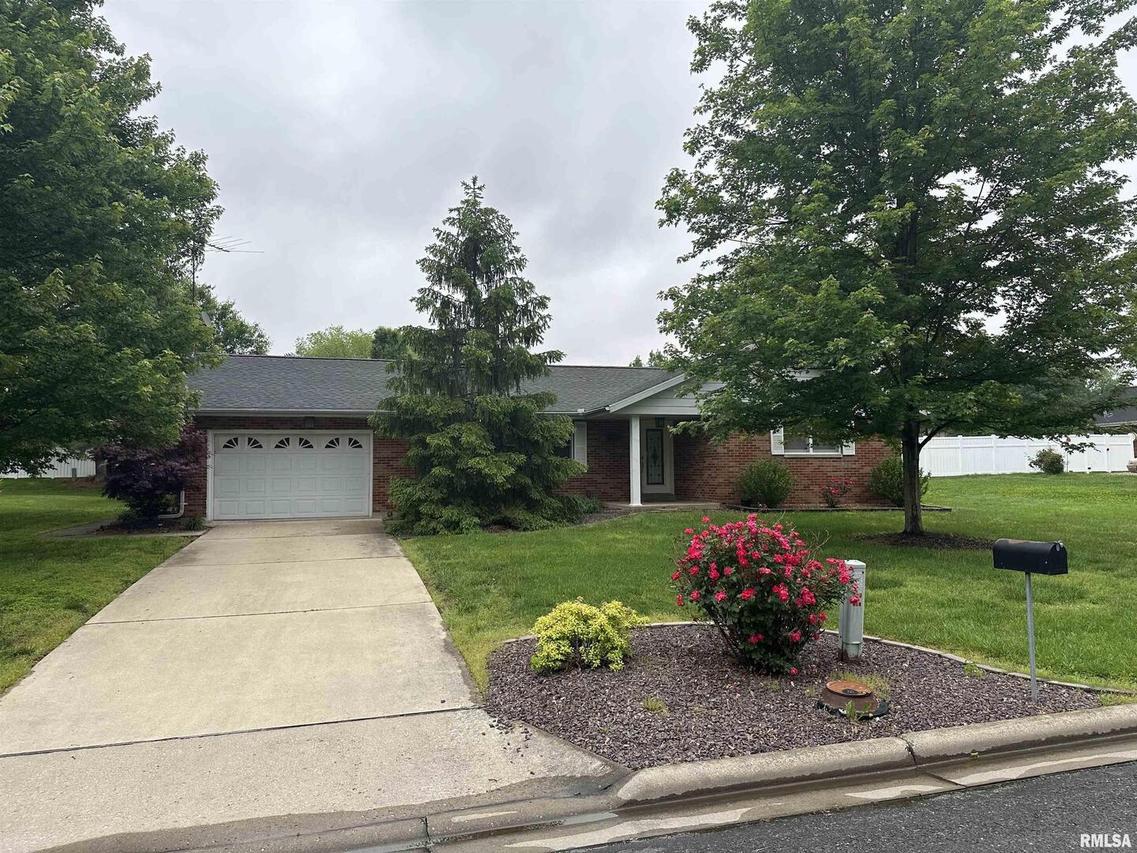 810 S Buhrman St., Nashville, IL 62263