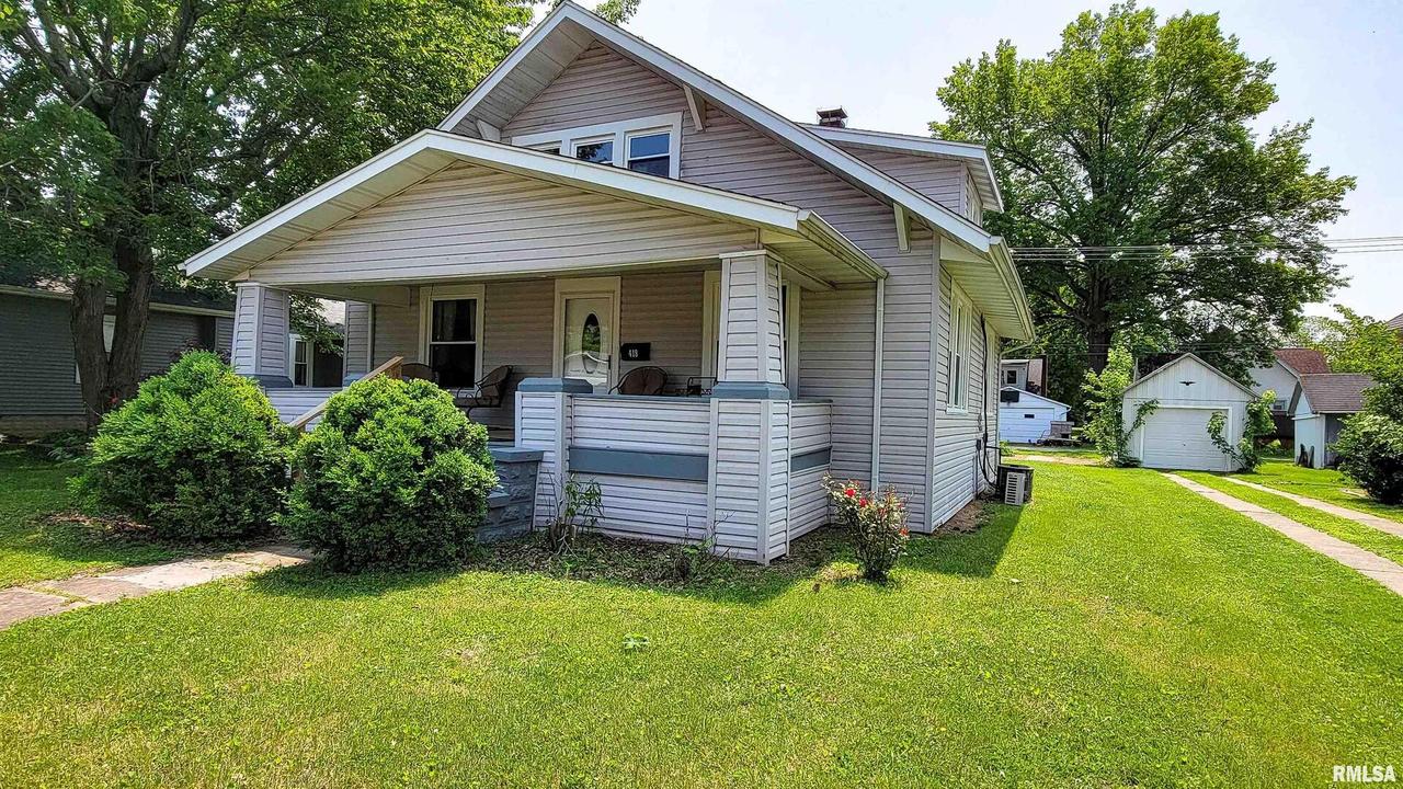 418 E 5th St., Flora, IL 62839