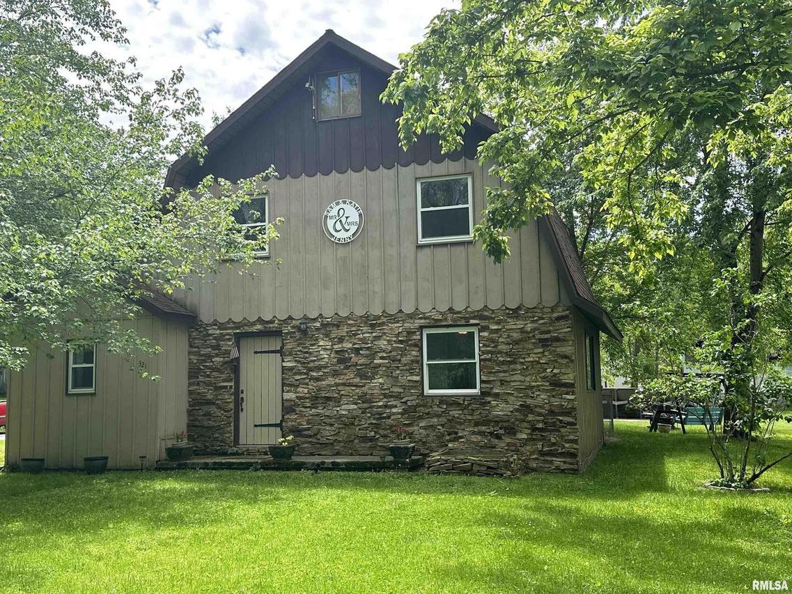 321 E Johnson St., Enfield, IL 62825