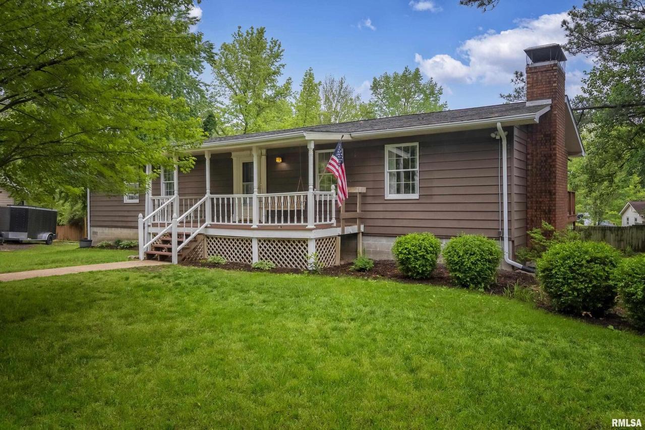 515 Dogwood Ln., Carterville, IL 62918