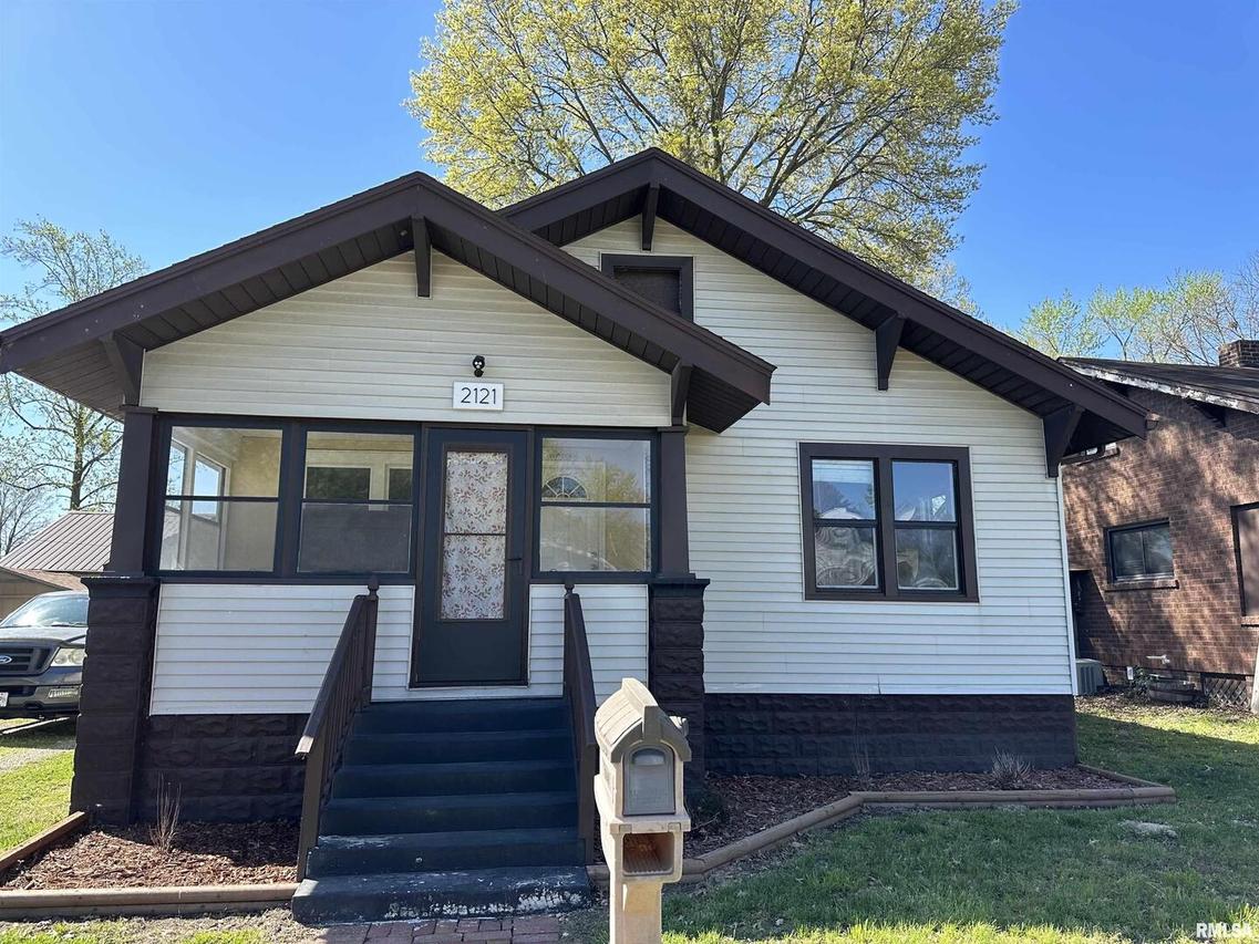 2121 Wall St., Murphysboro, IL 62966