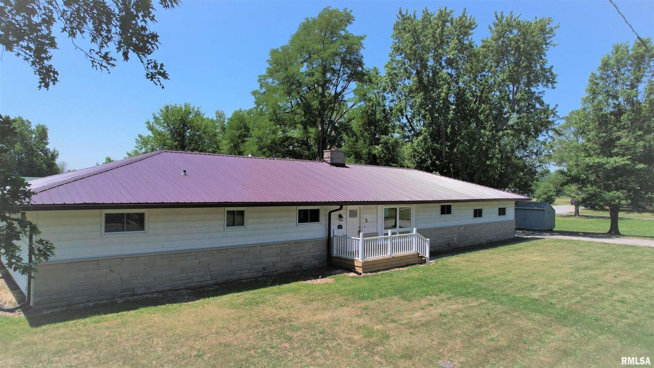 315 Hosselton St., Clay City, IL 62824
