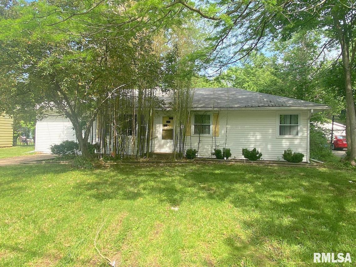 207 S Dixon Ave., Carbondale, IL 62901