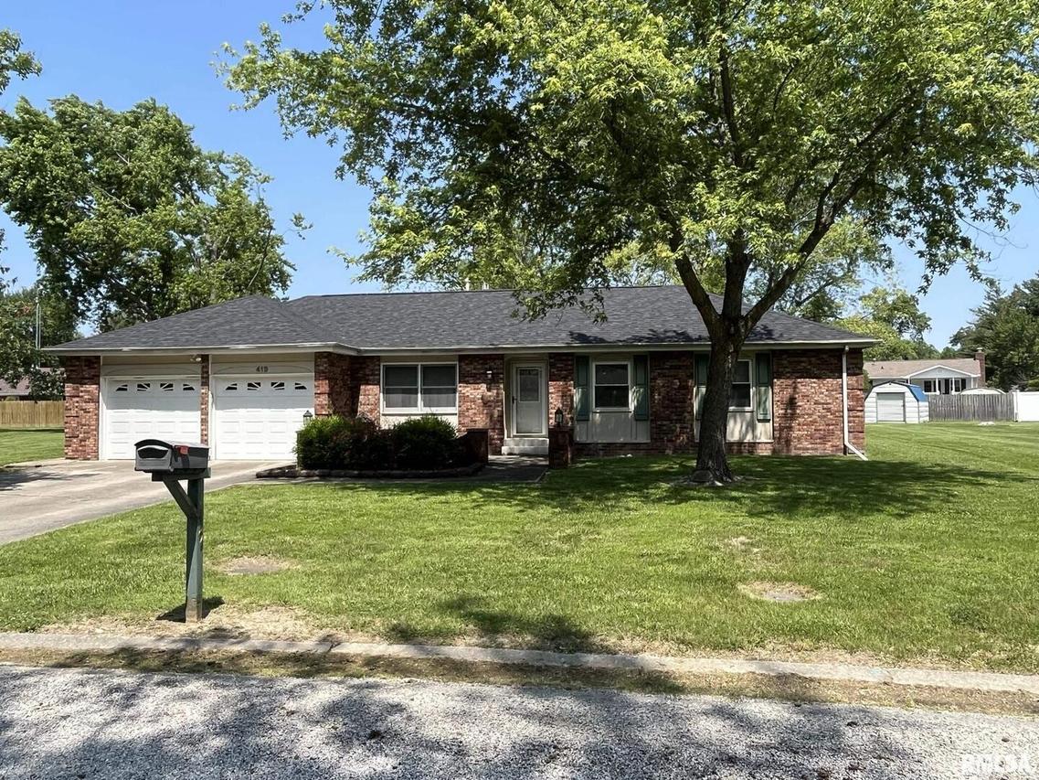 419 N Lakeview Dr., Salem, IL 62881