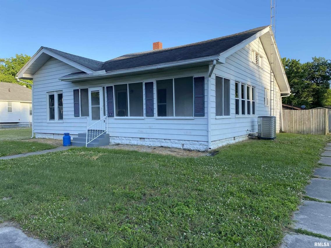 2141 Clarke St., Murphysboro, IL 62966