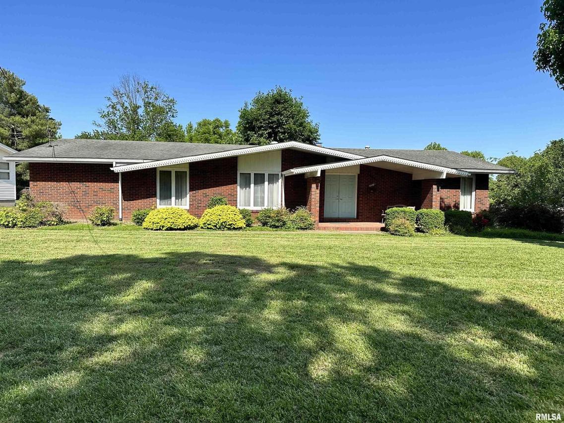 201 Peach Dr., Anna, IL 62906