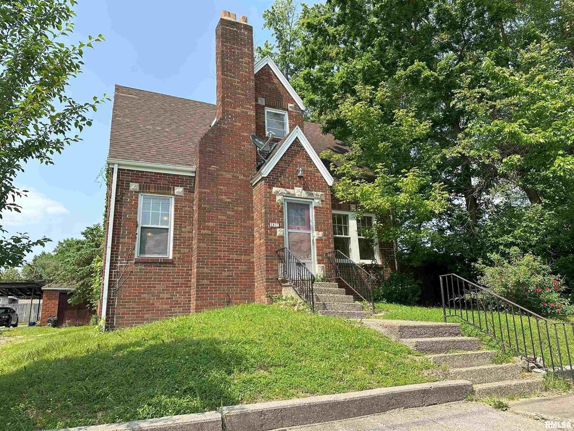 1807 E Oak St., West Frankfort, IL 62896