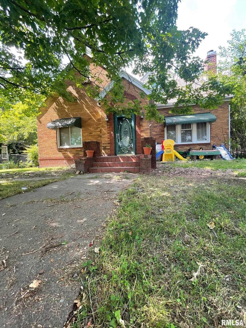 407 E Poplar St., West Frankfort, IL 62896