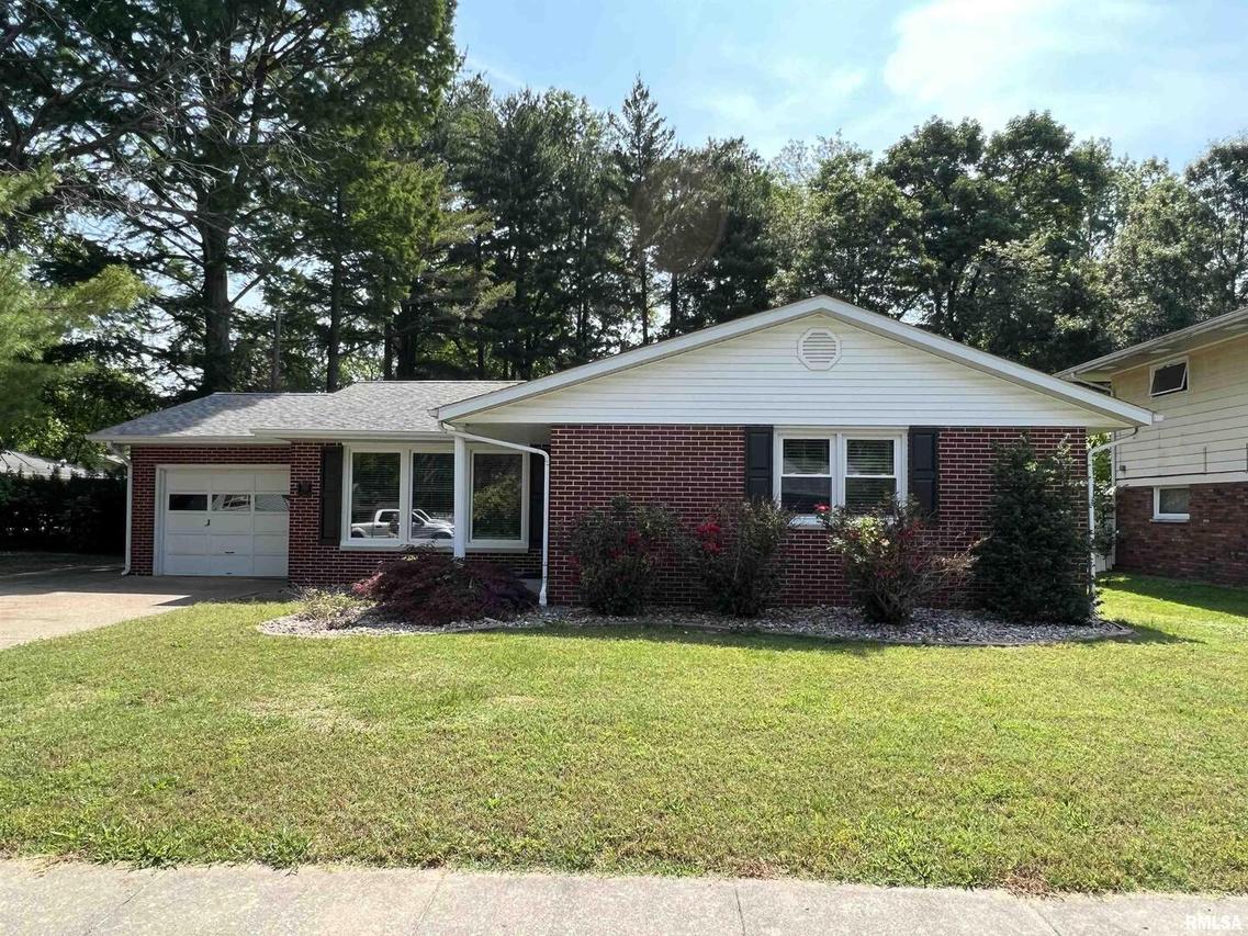 205 S Hewitt St., Carbondale, IL 62901