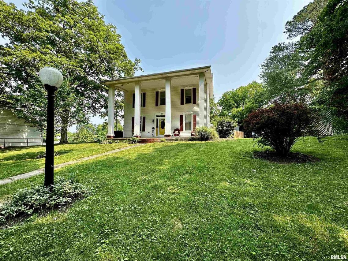 208 E Ash St., Cobden, IL 62920