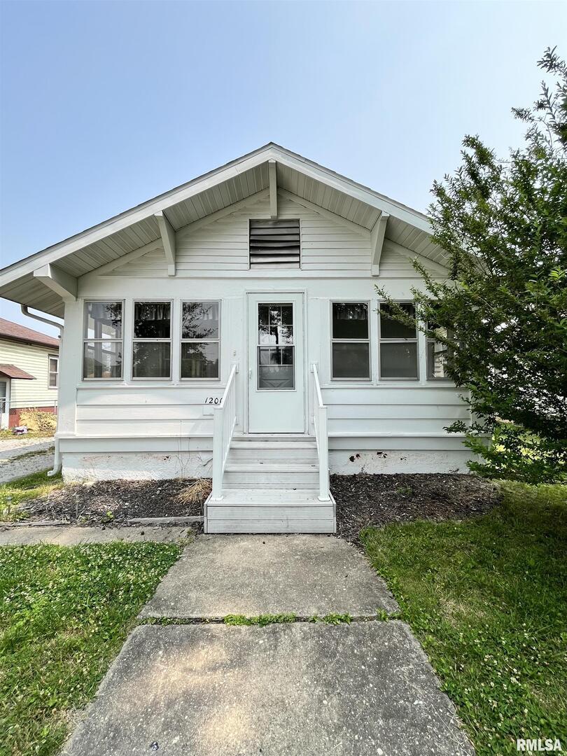 1200 E 2nd St., Centralia, IL 62801