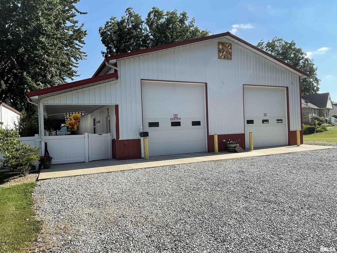 617 Elm St., Carmi, IL 62821