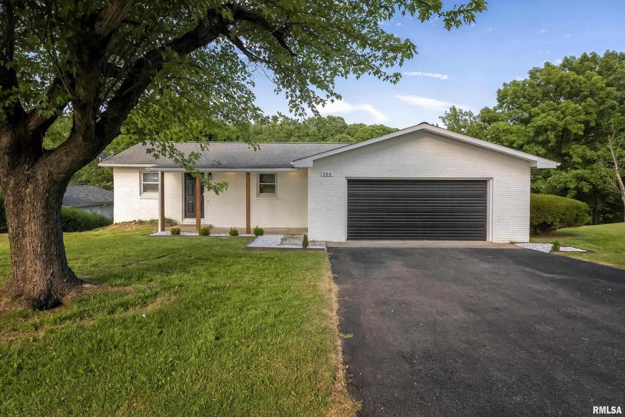 366 Clifty Heights Dr., Marion, IL 62959