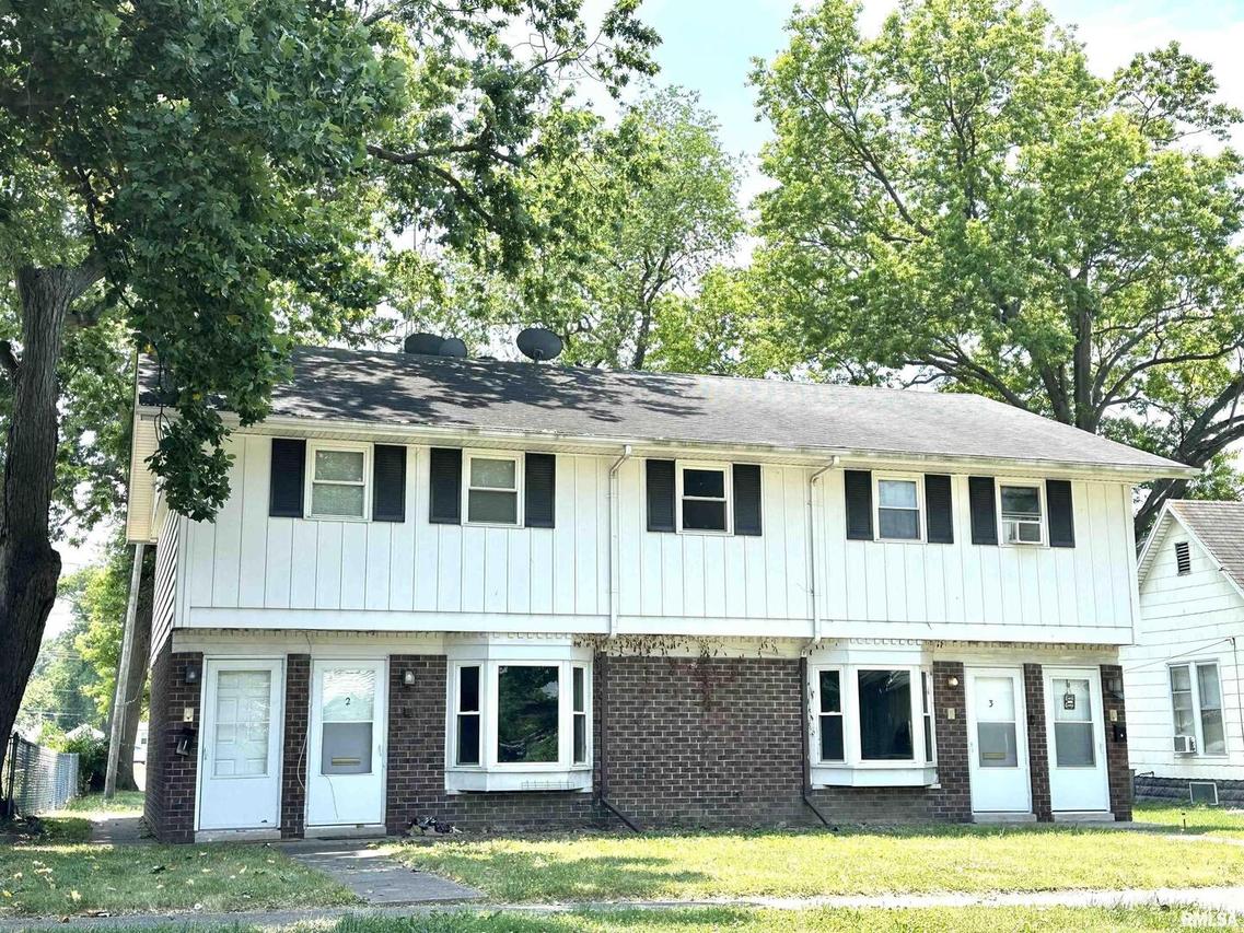 1221 E Broadway #4, Centralia, IL 62801