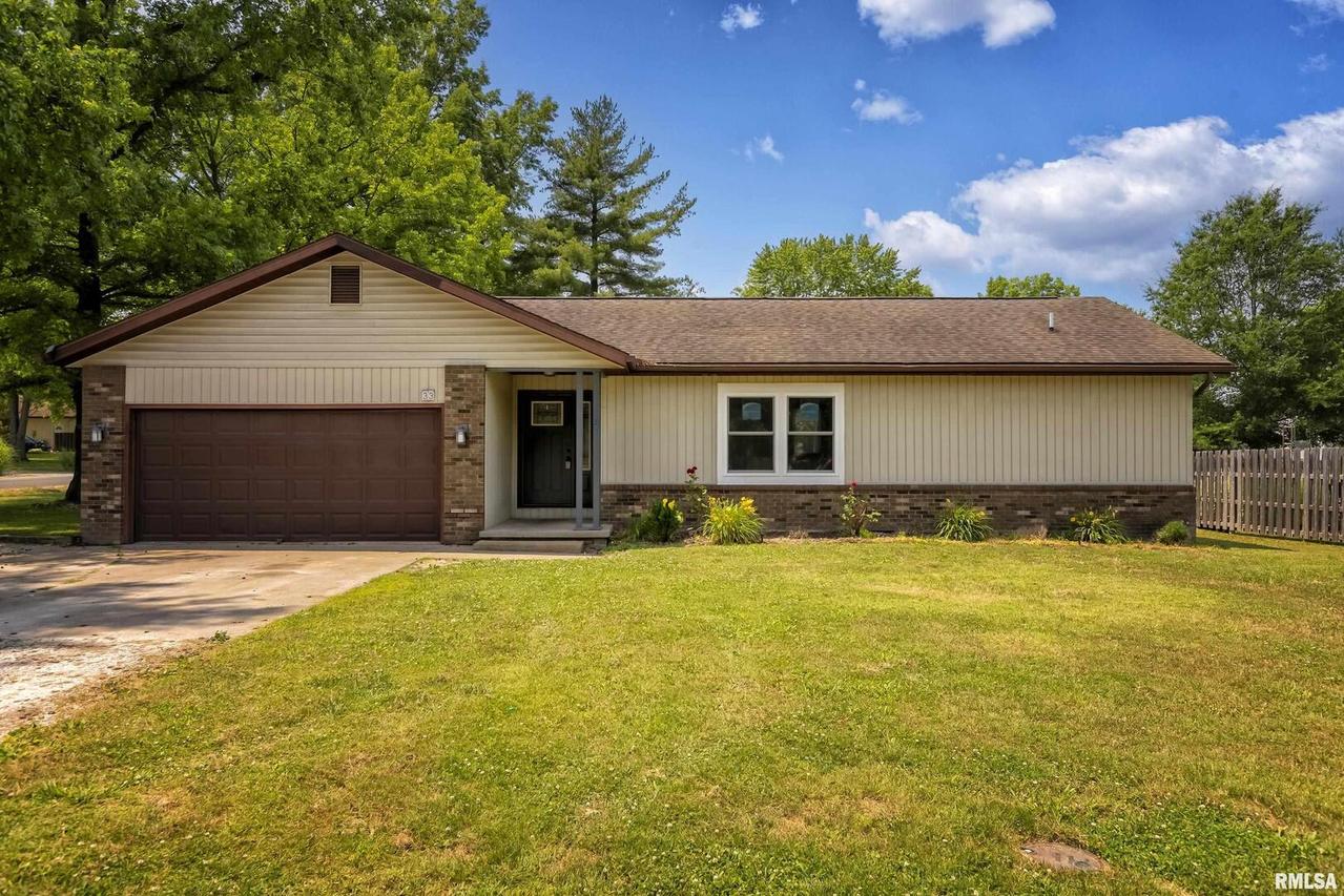 33 Douglas Dr., Herrin, IL 62948