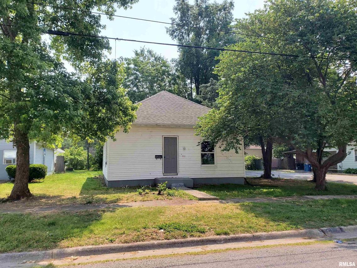 408 S State St., Christopher, IL 62822