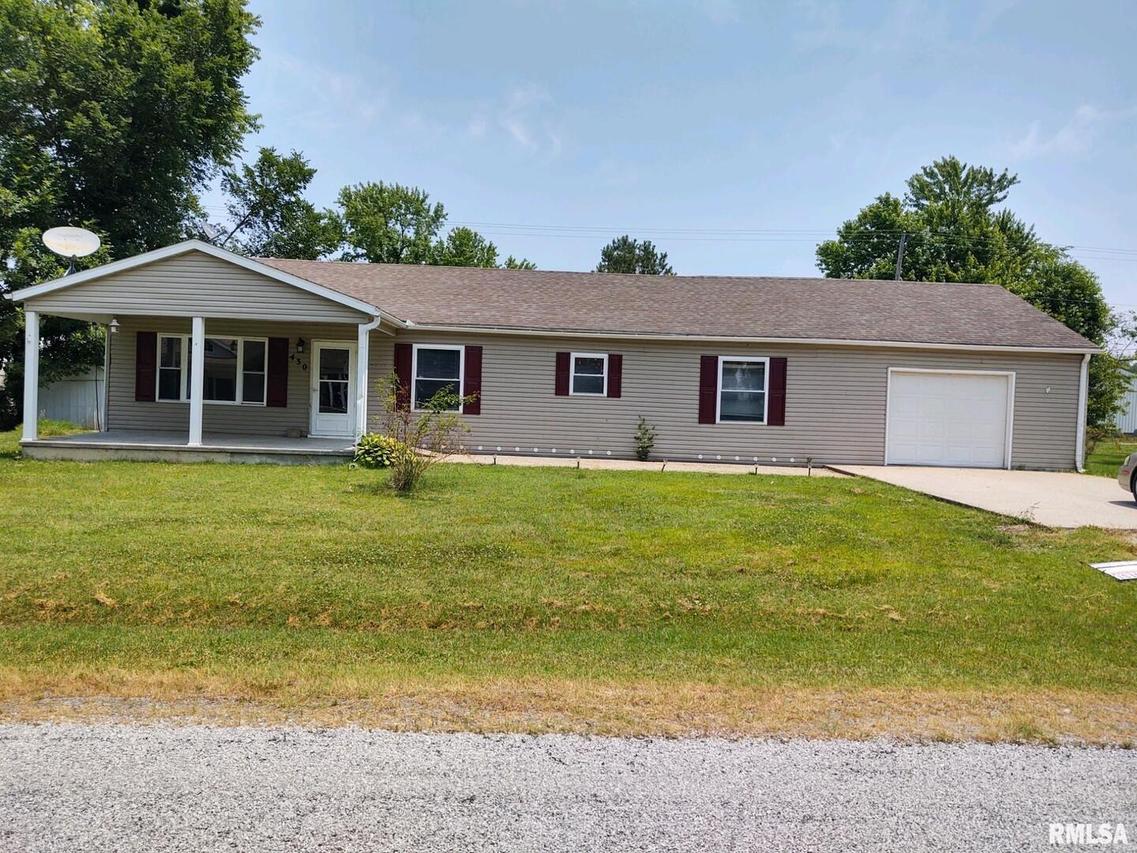 430 West St., Wolf Lake, IL 62998