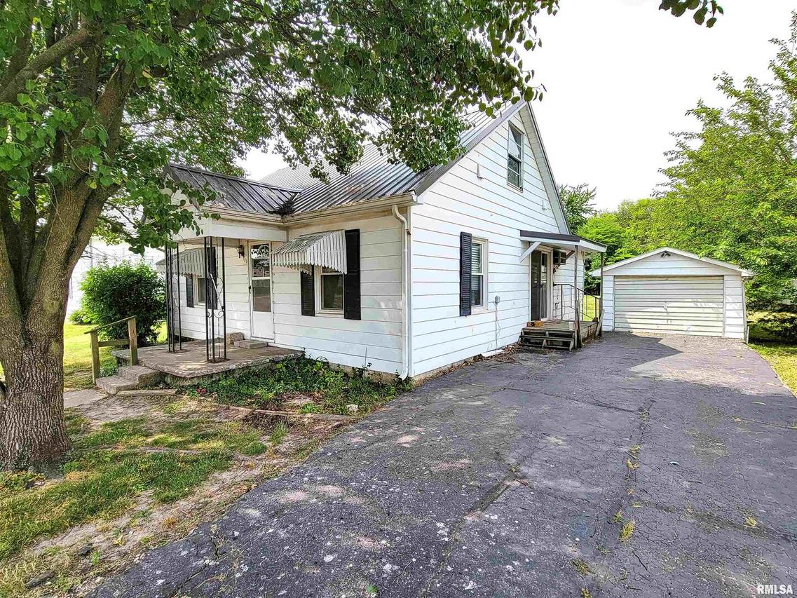 103 Mulberry St., Cisne, IL 62823