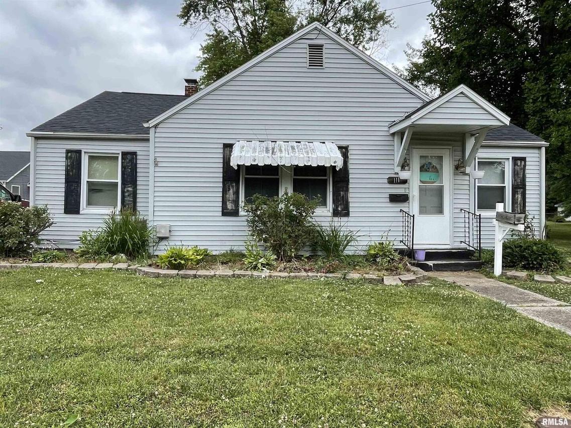 1114 W Cedar St., Salem, IL 62881