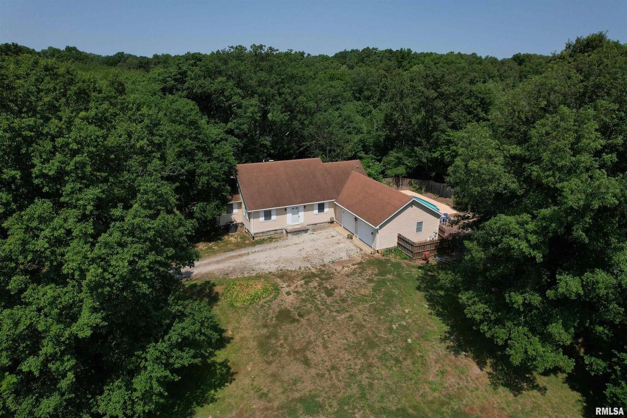 1372 Treefarm Rd., Iuka, IL 62849