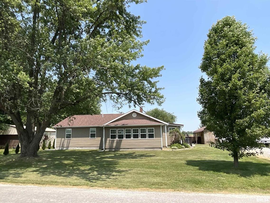 829 E Jefferson St., Ashley, IL 62808
