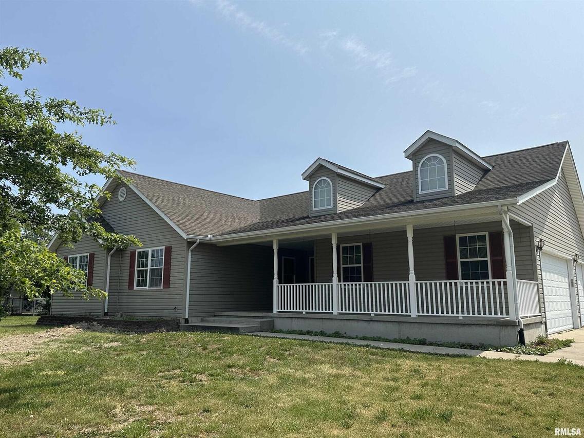 706 S Elm St., Sesser, IL 62884