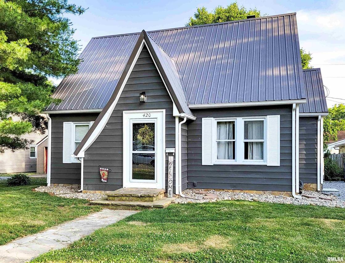 420 Flora Ave., Flora, IL 62839