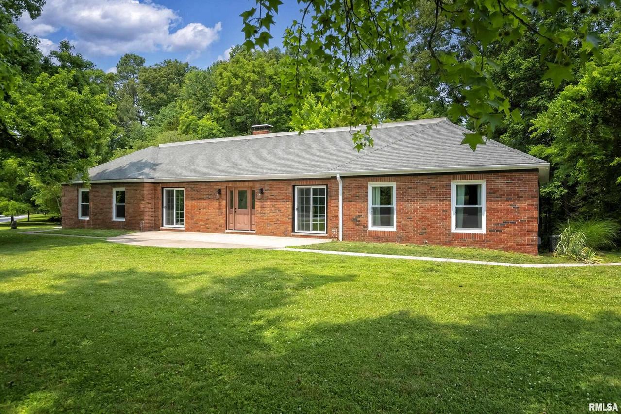 4 Magnolia Ln., Carbondale, IL 62903