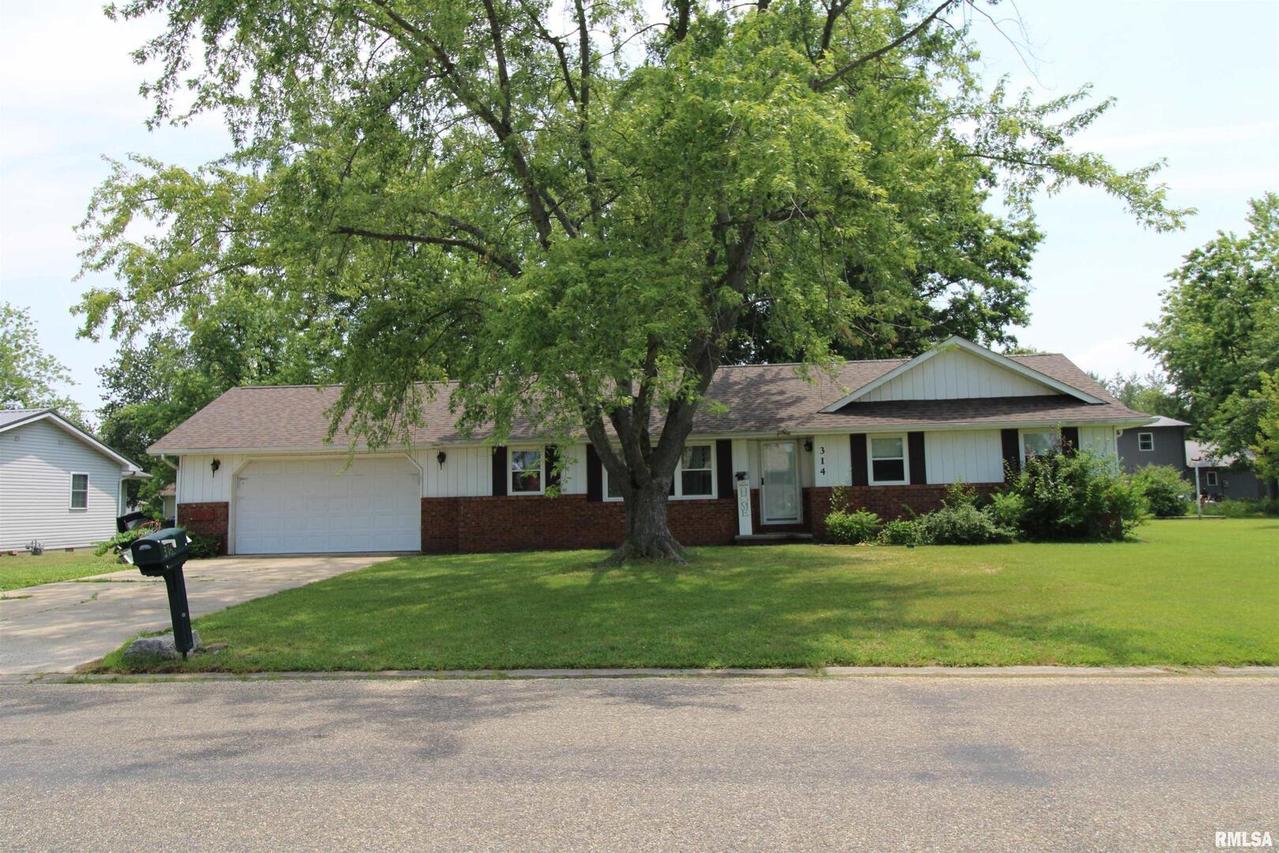 314 Woodland Dr., Salem, IL 62881