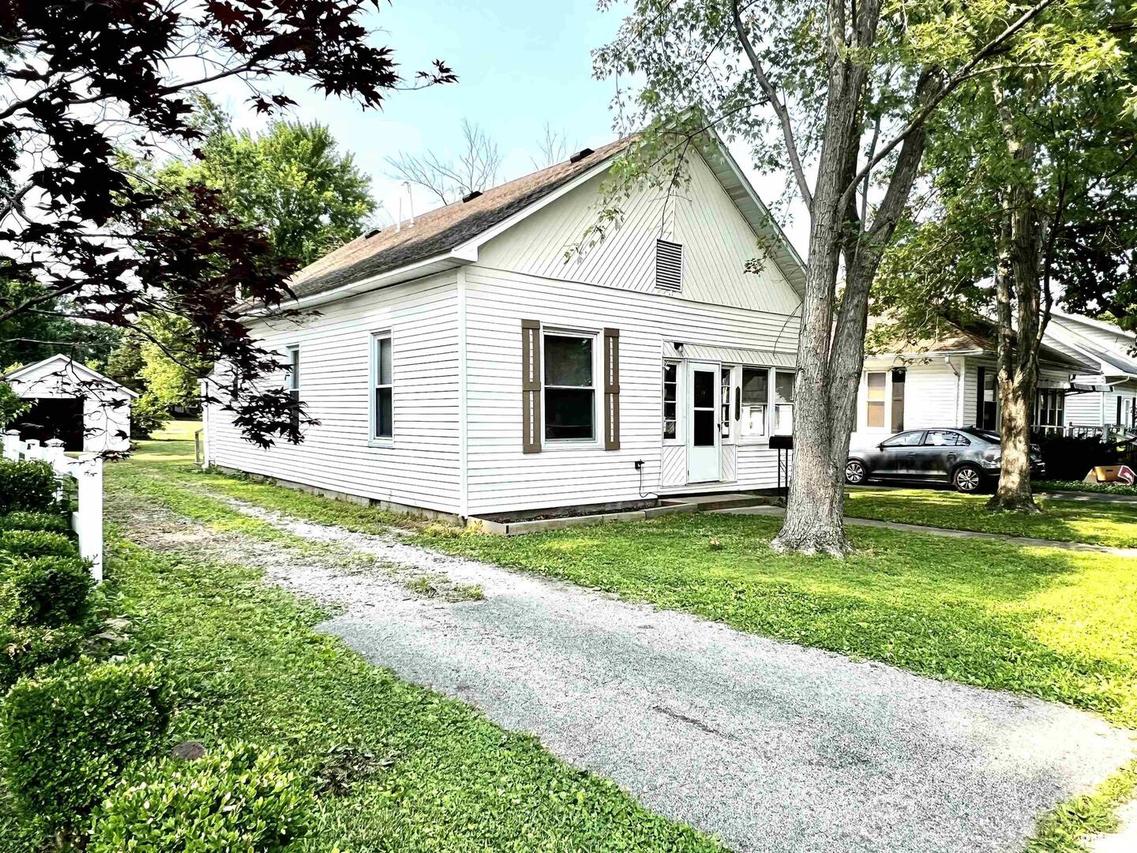 1509 W Monroe St., Herrin, IL 62948