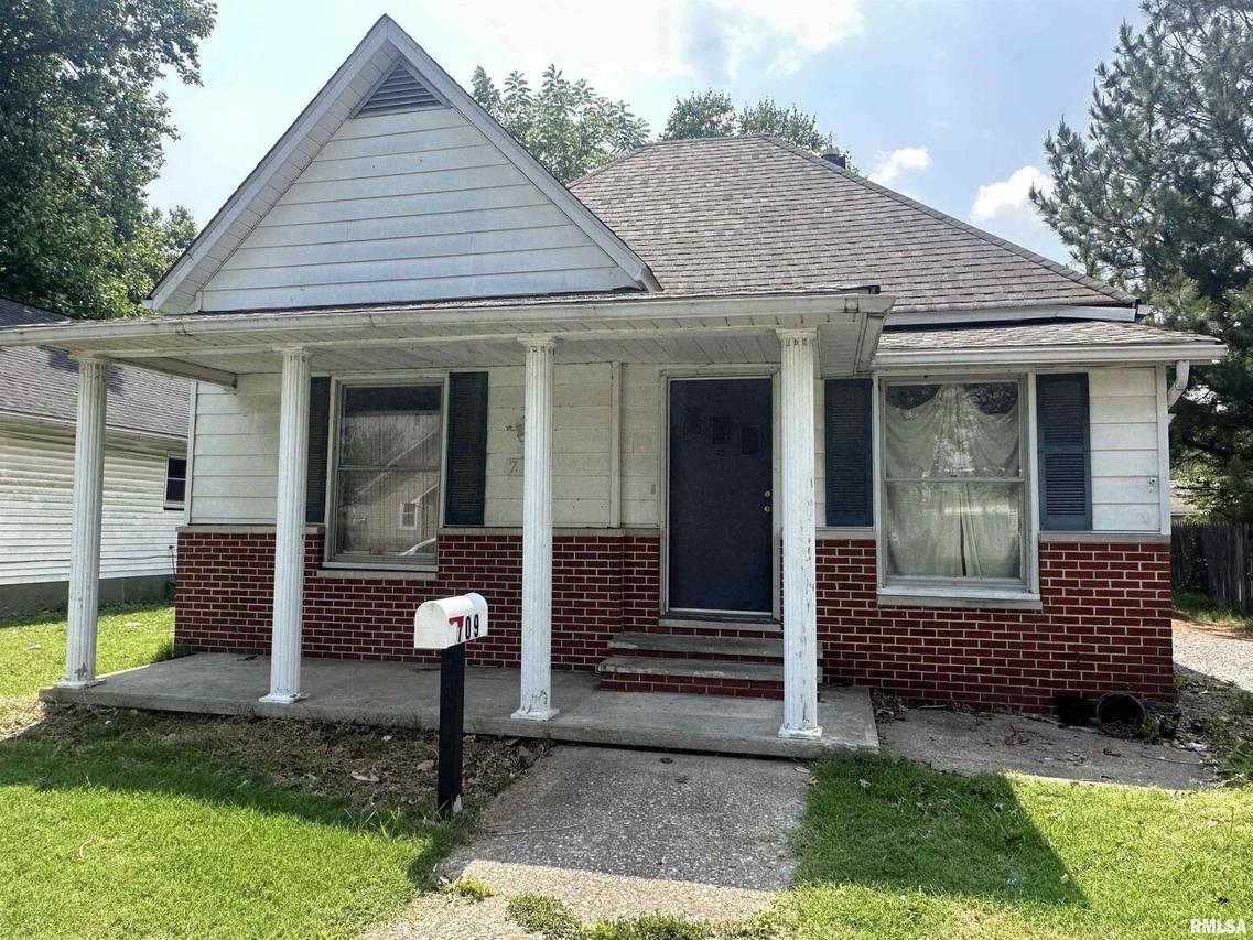 709 S 16th St., Herrin, IL 62948