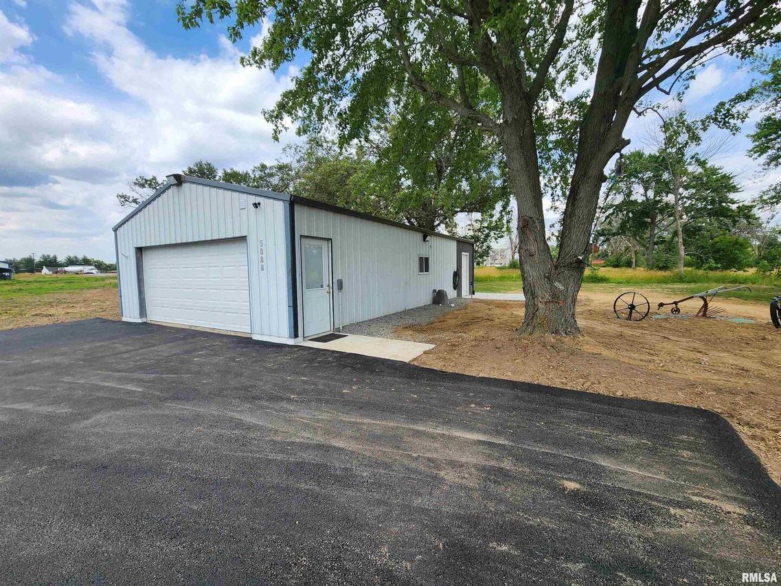 5888 County Road 1150 E County Rd., Mcleansboro, IL 62859