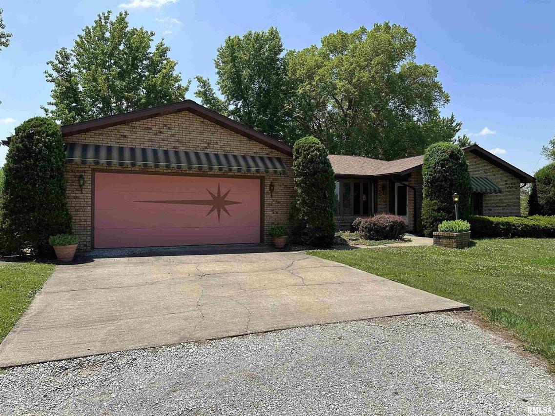 11592 Country Club Rd., West Frankfort, IL 62896