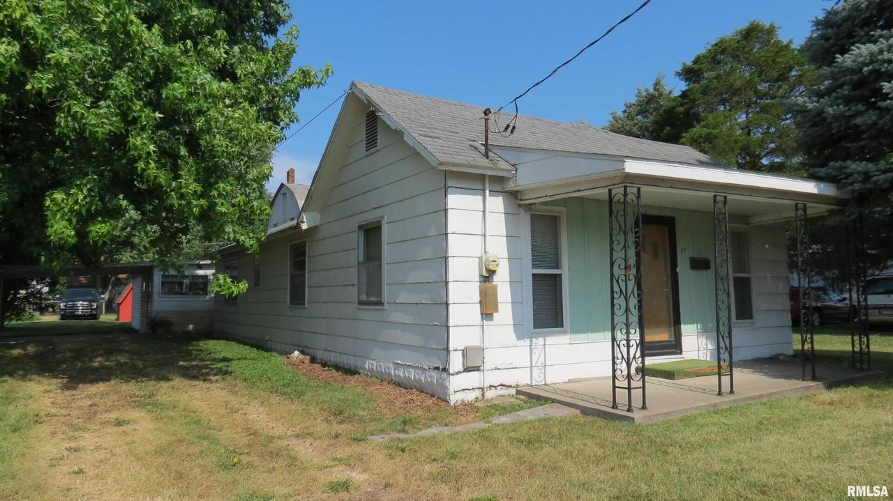 27 N Hickory St., Duquoin, IL 62832