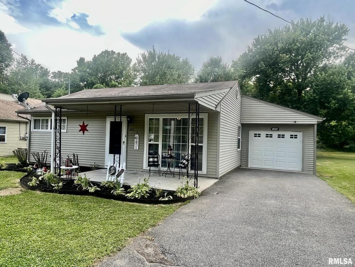 302 Lindsey Ave., Metropolis, IL 62960