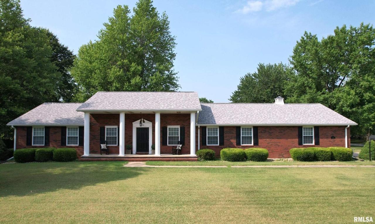 302 Circle Dr., Salem, IL 62881