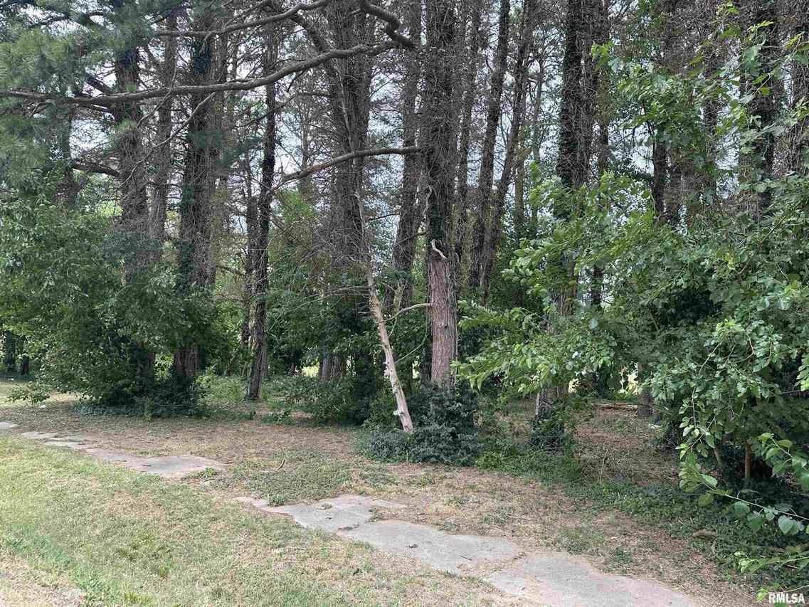 000 4th St., Benton, IL 62812