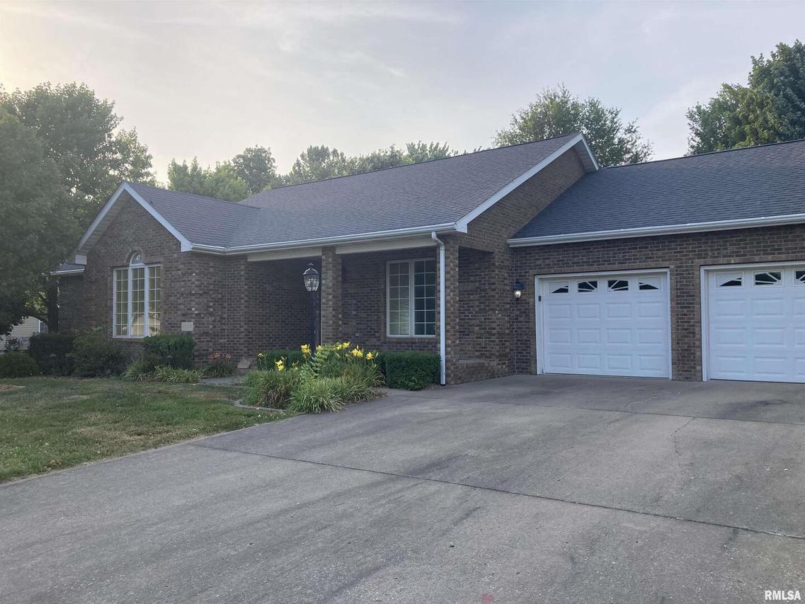1504 E Willow Dr., Marion, IL 62959