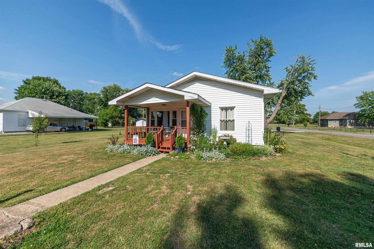 15524 S Moore St., Sesser, IL 62884