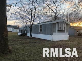 911 E Douglas St., Mason, IL 62443