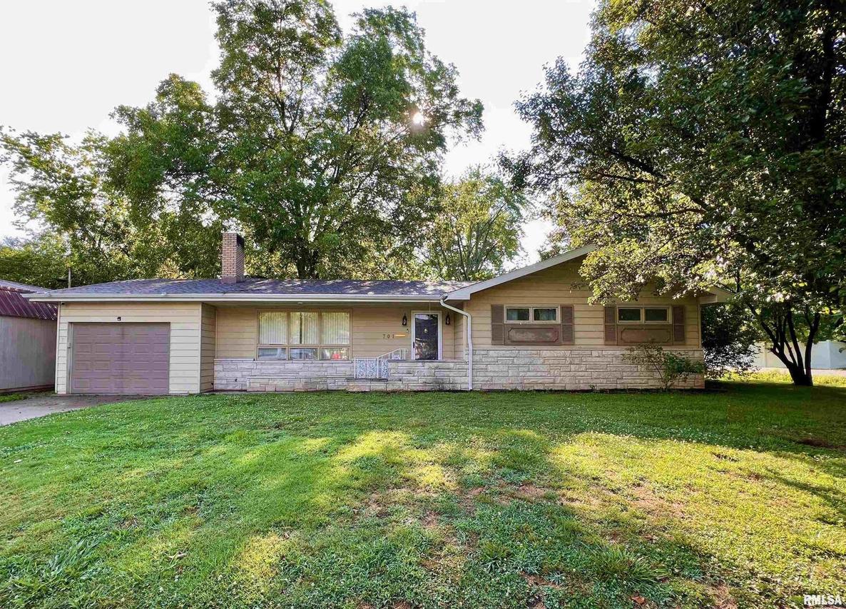 701 S Adams St., West Frankfort, IL 62896