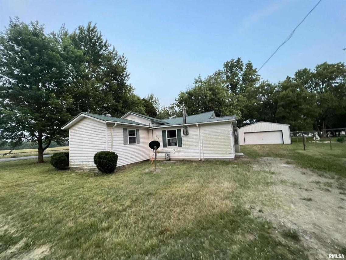 605 Chestnut St., Browns, IL 62818