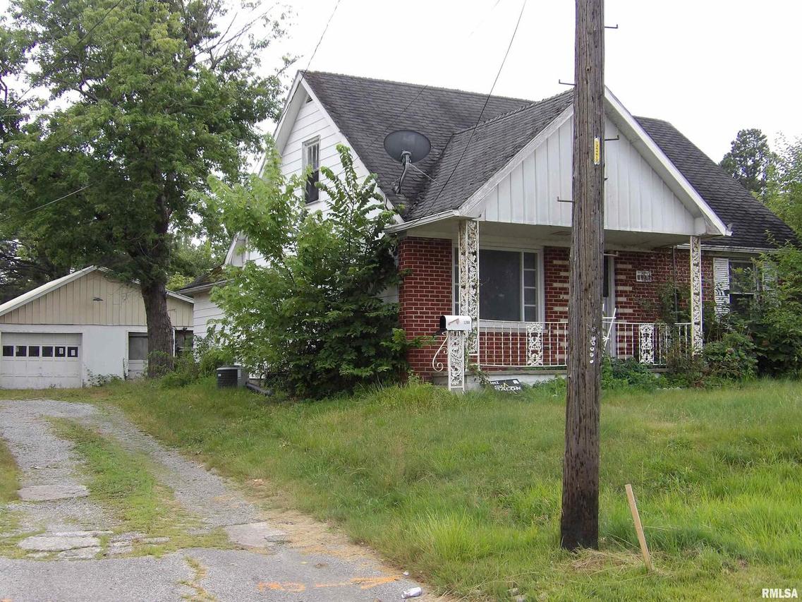 1208 E Main St., Benton, IL 62812